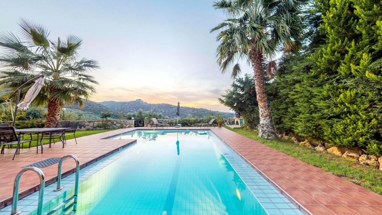 Meliades Villas Agia Marina Exteriör bild